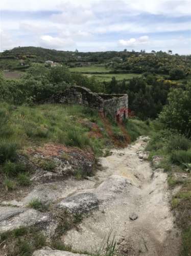 Quinta com 2 Moradias T3+T2 para restauro em Soalhães, Marco de Canaveses