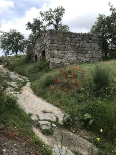 Quinta com 2 Moradias T3+T2 para restauro em Soalhães, Marco de Canaveses