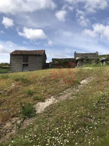 Quinta com 2 Moradias T3+T2 para restauro em Soalhães, Marco de Canaveses