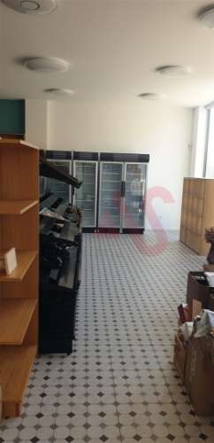 Loja e garagem com 174.80m2 em Beiriz, Póvoa de Varzim