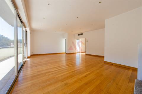 Andar moradia T4 em Baião.