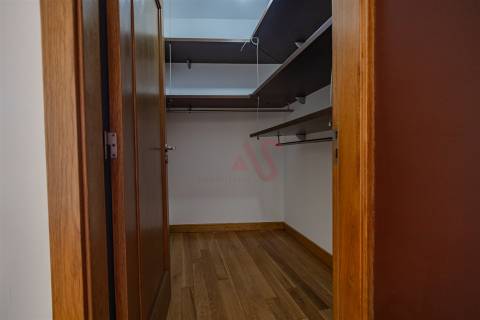 Andar moradia T4 em Baião.