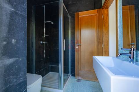 Andar moradia T4 em Baião.