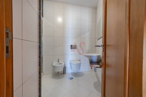 Andar moradia T4 em Baião.