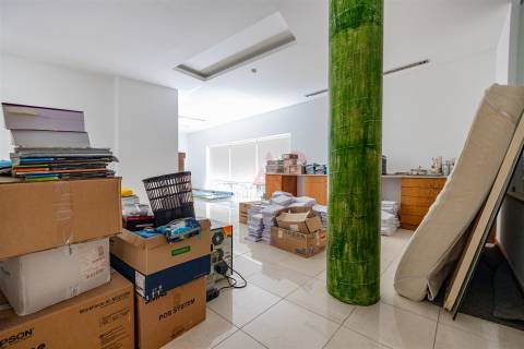 Loja comercial com 207.6m2 em Baião.