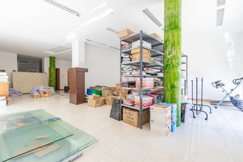 Loja comercial com 207.6m2 em Baião.