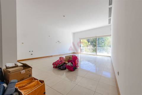 Loja comercial com 207.6m2 em Baião.