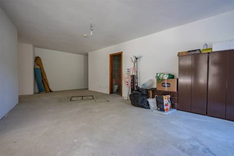 Loja comercial com 207.6m2 em Baião.