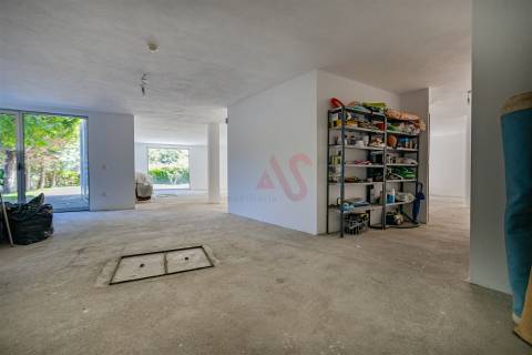 Loja comercial com 207.6m2 em Baião.