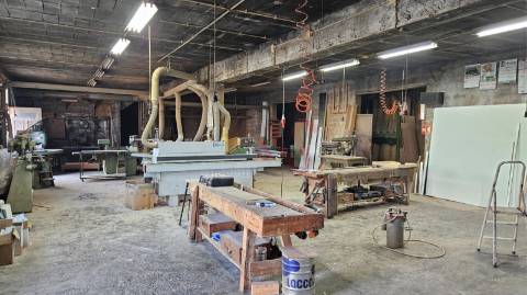 Pavilhão com 680 m2 em Margaride, Felgueiras