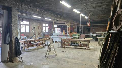 Pavilhão com 680 m2 em Margaride, Felgueiras