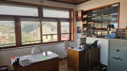 Pavilhão com 680 m2 em Margaride, Felgueiras