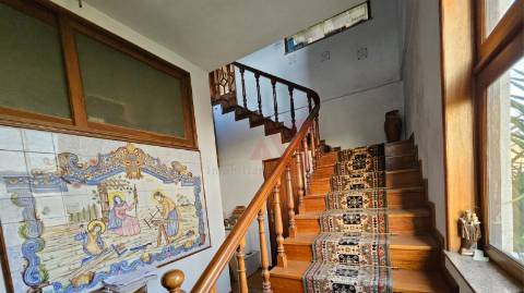 Pavilhão com 680 m2 em Margaride, Felgueiras