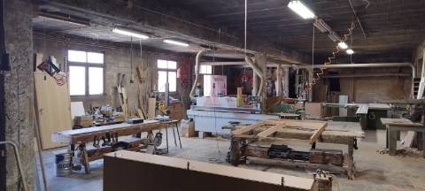 Pavilhão com 680 m2 em Margaride, Felgueiras