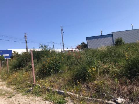 Terreno para construção com 2.374 m2 em Revinhade, Felgueiras
