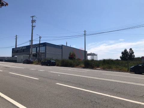 Terreno para construção com 2.374 m2 em Revinhade, Felgueiras