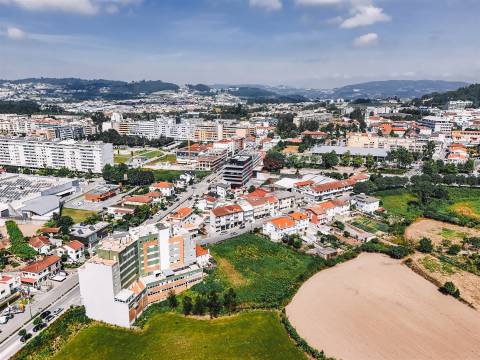 Terreno para construção com 4.130 m2 no centro de Felgueiras