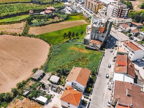 Terreno para construção com 4.130 m2 no centro de Felgueiras