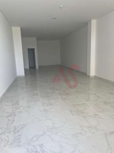 Loja L com 70.80 m2 no centro de Lousada