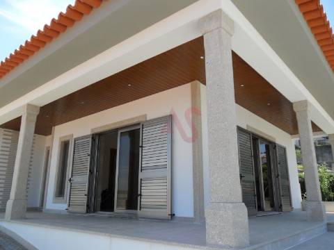 Moradia T3+T2 em Duas Igrejas, Paredes