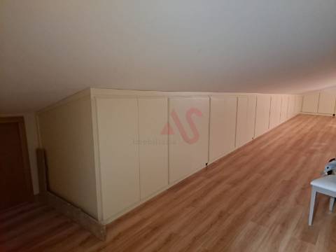 Moradia T3+T2 em Duas Igrejas, Paredes