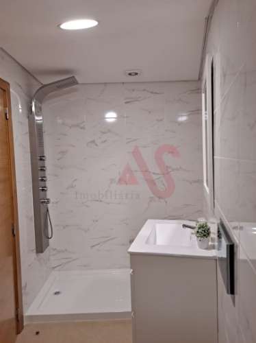 Moradia T3+T2 em Duas Igrejas, Paredes