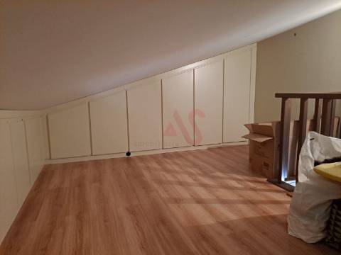 Moradia T3+T2 em Duas Igrejas, Paredes