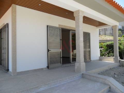 Moradia T3+T2 em Duas Igrejas, Paredes