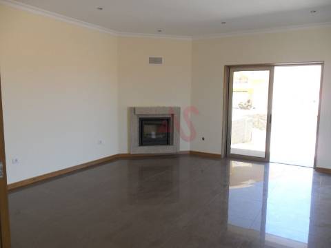 Moradia T3+T2 em Duas Igrejas, Paredes