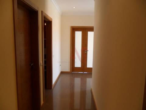 Moradia T3+T2 em Duas Igrejas, Paredes