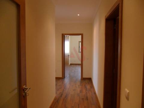 Moradia T3+T2 em Duas Igrejas, Paredes