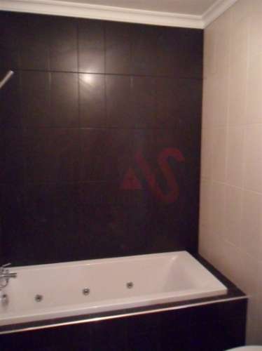 Moradia T3+T2 em Duas Igrejas, Paredes