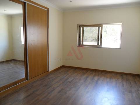 Moradia T3+T2 em Duas Igrejas, Paredes