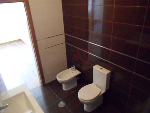 Moradia T3+T2 em Duas Igrejas, Paredes