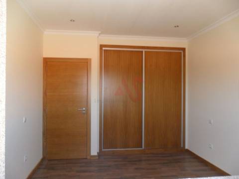 Moradia T3+T2 em Duas Igrejas, Paredes