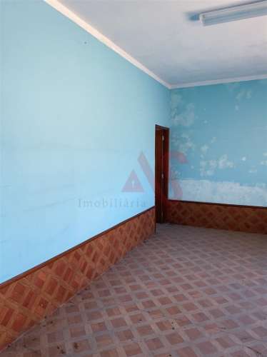 Armazém de 250 m² em Lordelo, Guimarães