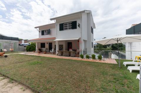 Moradia T4 com elevador em Marecos, Penafiel