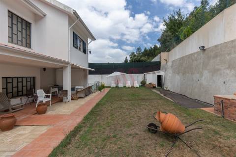 Moradia T4 com elevador em Marecos, Penafiel