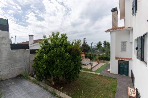 Moradia T4 com elevador em Marecos, Penafiel