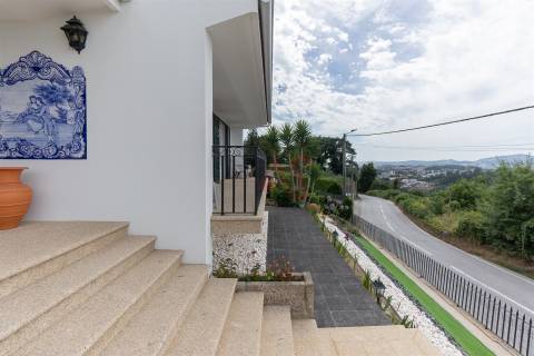 Moradia T4 com elevador em Marecos, Penafiel