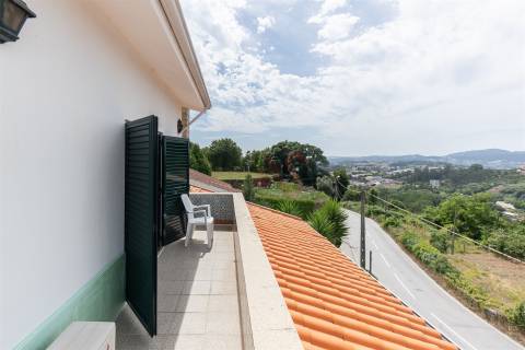 Moradia T4 com elevador em Marecos, Penafiel