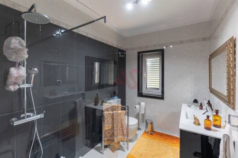 Moradia T4 com elevador em Marecos, Penafiel