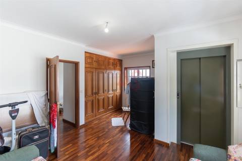 Moradia T4 com elevador em Marecos, Penafiel