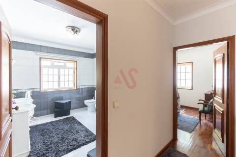 Moradia T4 com elevador em Marecos, Penafiel