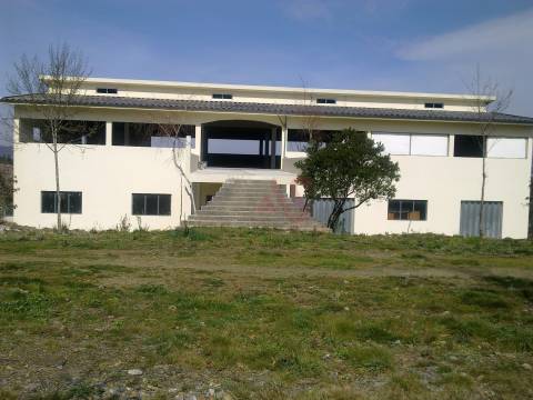 Armazém com 1547 m2 em Recarei, Paredes