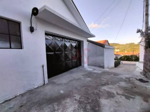 Armazém para arrendamento com 212 m2 em São João de Vizela
