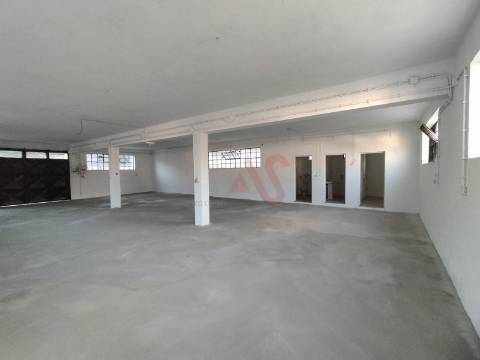 Armazém para arrendamento com 212 m2 em São João de Vizela
