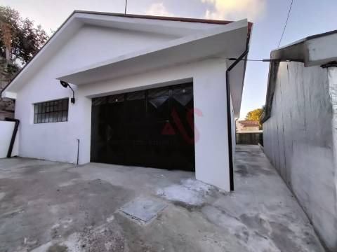 Armazém para arrendamento com 212 m2 em São João de Vizela