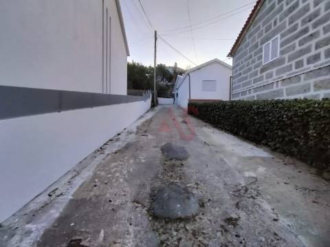 Armazém para arrendamento com 212 m2 em São João de Vizela
