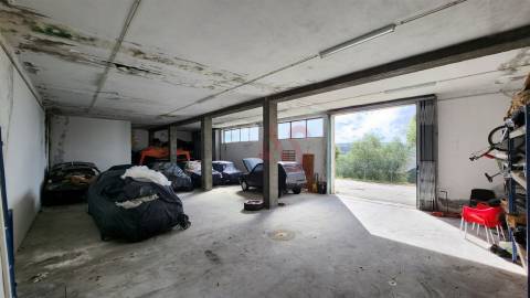 Armazém com 200 m2 em Santo Tirso